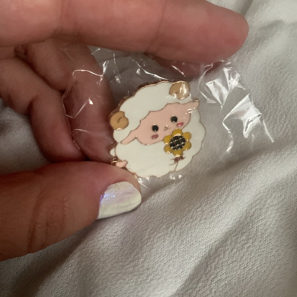 🌸Enamel Pin Bundle - Picture 2 of 5